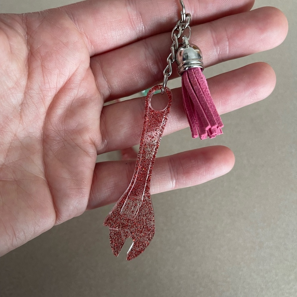 🎉🎉HP🎉🎉 Set of 2: Handmade Wrench Keychains - Picture 3 of 8